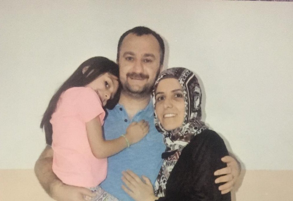 hicretehayatvar's tweet photo. Ülke nasıl bir divaneliğe düştüyse bu kaçıncı tutuklu hasta twiti,  ey Allah'ım sen bilin, sana havale ediyoruz

HakanKanat CezaevindeKalamaz https://t.co/0FIFuB8KZT