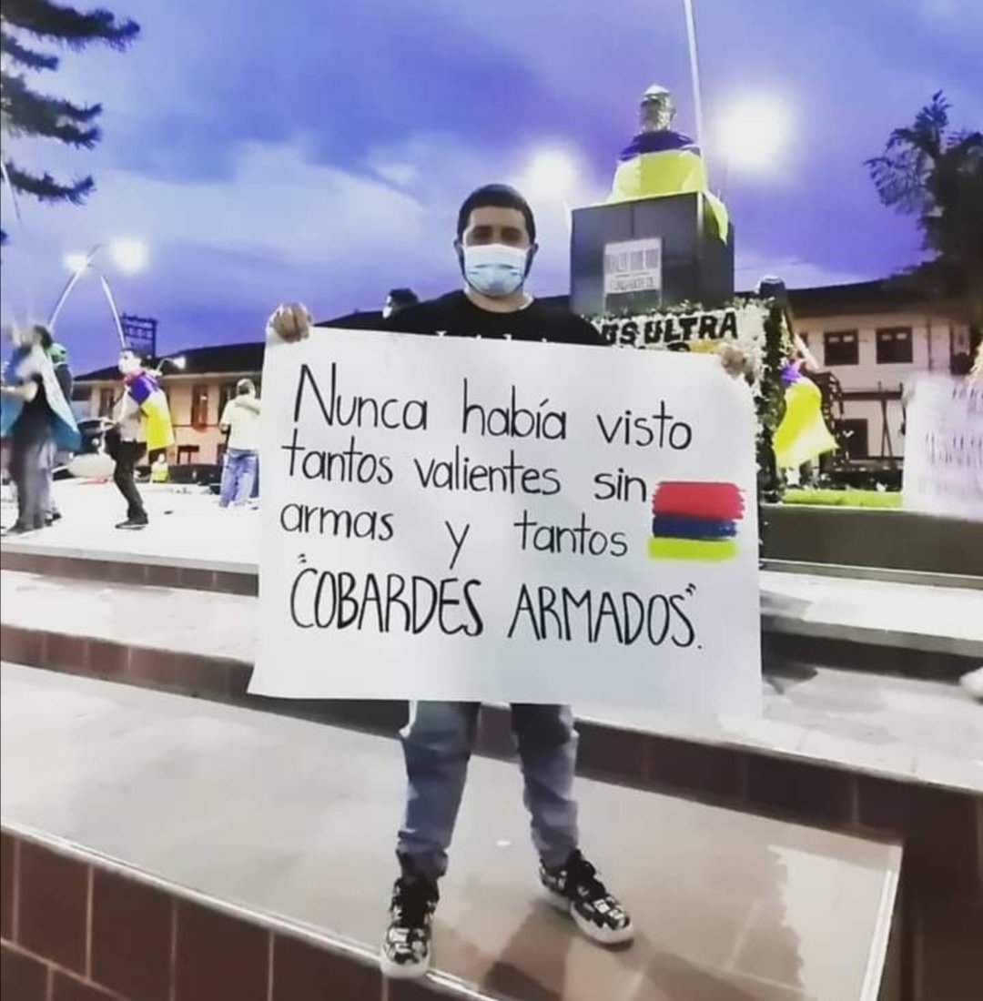 Jlmedina168's tweet photo. Al genocida Uribe le cuesta entender y le rabia saber que Medellín y la mayoría del país ya no son Uribistas, que él ya no tiene  autoridad moral ni judicial, que no tiene ni voz ni voto en la decisiones del país. Solo queda decirle: Uribe, suelte a EPM.
#RegistradorRenuncieYA https://t.co/uoLRJHfjKK