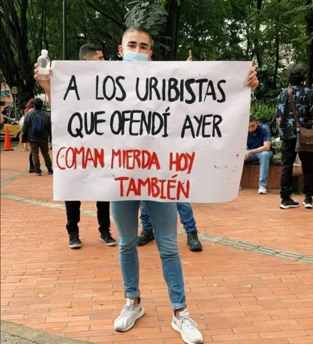 Jlmedina168's tweet photo. Al genocida Uribe le cuesta entender y le rabia saber que Medellín y la mayoría del país ya no son Uribistas, que él ya no tiene  autoridad moral ni judicial, que no tiene ni voz ni voto en la decisiones del país. Solo queda decirle: Uribe, suelte a EPM.
#RegistradorRenuncieYA https://t.co/uoLRJHfjKK
