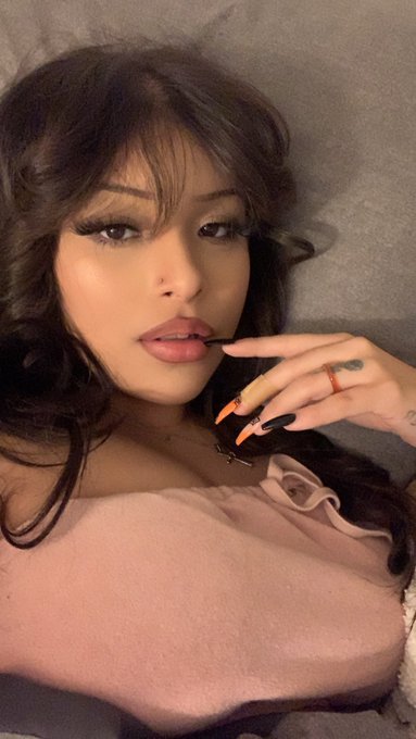 1 pic. Spot the difference 💗 https://t.co/W8VqbScsw6