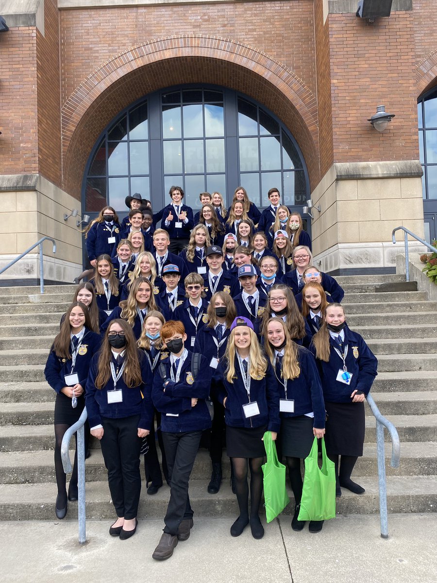 AmyLookHenry's tweet photo. How great it is to be at @NationalFFA Convention with @GIAcademy! #foreverblue #FFA21 https://t.co/u5GO27pWmC