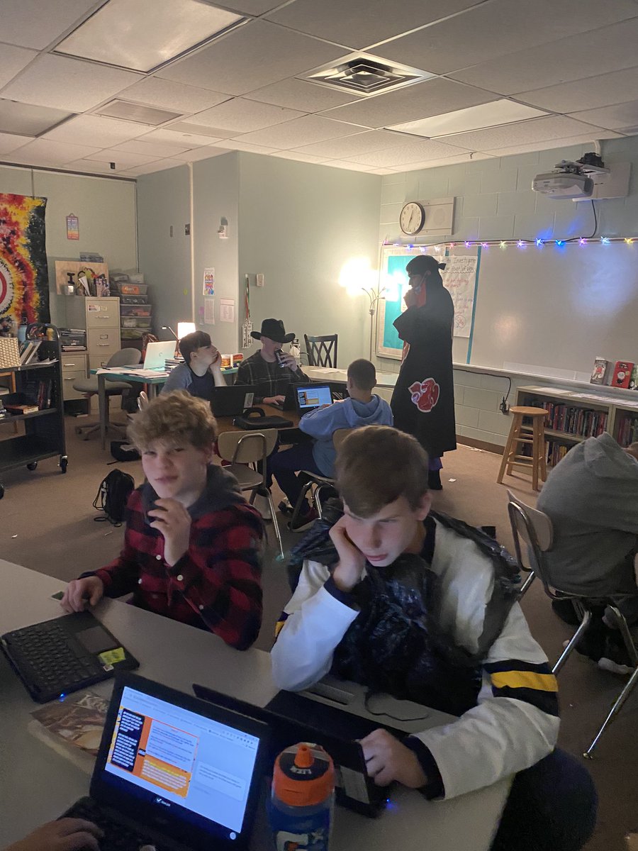 JenMPage's tweet photo. Social Studies Ss in @zakrajsk class @BV_MiddleSchool took on the #candybarchallenge from #emc2learning to review Road to Revolution in a @PearDeck & then added a bit of @gimkit to review Patriot/Loyalist views. Super fun! So glad to be invited in to hang w/ your class! https://t.co/WM1e2536Ql