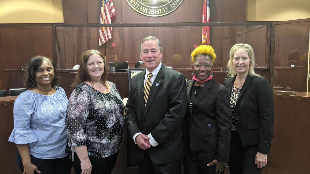 GACourts's tweet photo. Congratulations to Judge Roger Rozen, who has retired from the Municipal Court of Marietta after 37 years on the bench. Judge Rozen, who served as president of the Council of Municipal Court Judges (@of_municipal)  and other capacities, will be missed. https://t.co/WkXgC5cya9