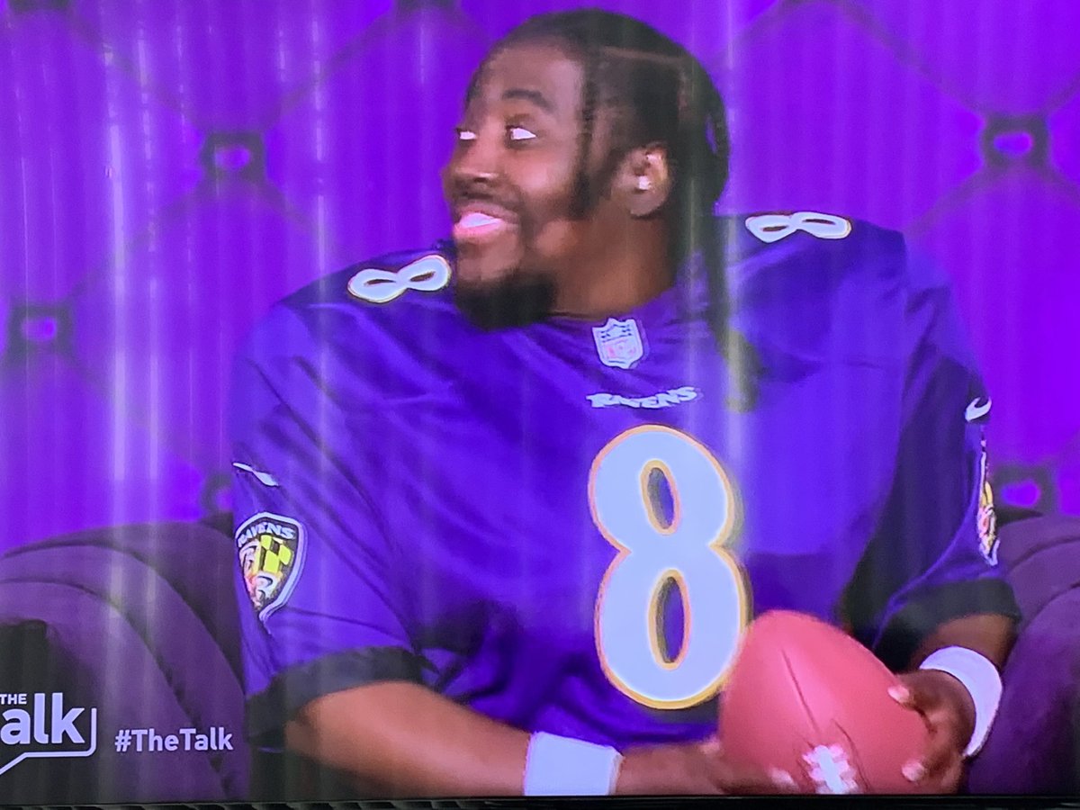 NewsGodess's tweet photo. This has been the best costume seen on TV today! @sherylunderwood scored a TD with this one. 😂😂👏🏾🏈 @Lj_era8 https://t.co/PuXcwqt9NL