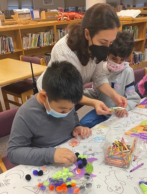 CamelotLibrary's tweet photo. Following a spooky storytime in the library, these dragons showed great #creatvity & #perserverance constructing their masks!
#Positivityinaction
#PosProject https://t.co/BEaknZJf9l