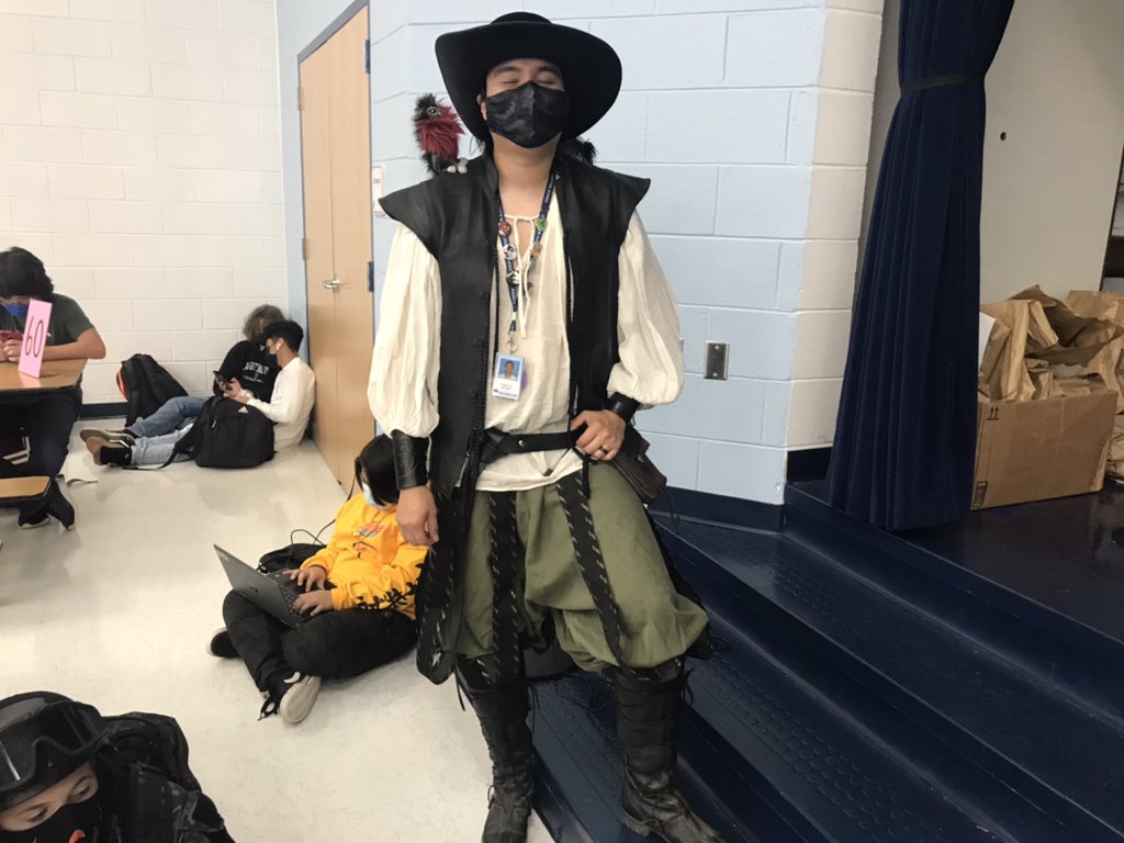 What a great costume! <a href="/SaundersPWCS/">Saunders MS</a> #WEthing