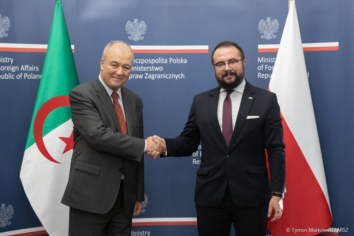 PolandMFA's tweet photo. Dep. FM @paweljabIonski and General Secretary of the Algerian 🇩🇿 MFA Rachid Chakib Kaid attended political consultations.
 
The subjects of the meeting were:
🔶bilateral cooperation 🇵🇱 🇩🇿,
🔶situation in the region, including 🇵🇱 support for building peace in the Middle East. https://t.co/6OqWCGQBIC