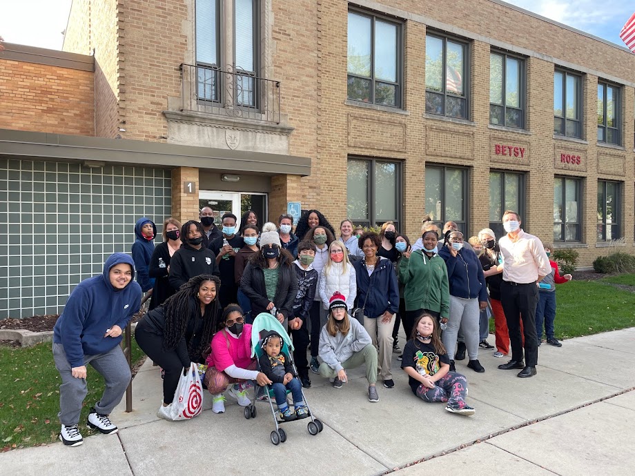 FPMS_D91's tweet photo. FPMS National Junior Honor Society (NJHS) Walk-a-Thon reinforced that it is not the destination, but who you meet along the way! It was great seeing FPMS alumni out in the community! #D91Learns #WeareFPD91 #FPD91proud #NJHS https://t.co/qdtb3zJrRn