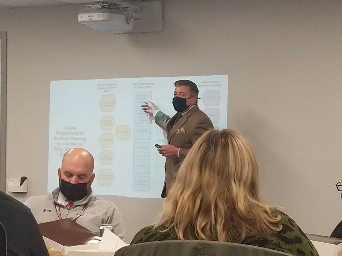 SchooLinks's tweet photo. Happy we could be a fly on the wall at @Maine_207 's lunch and learn 😀 Thanks Shawn Messer, @KenWallace207 &amp; Dr. Laura Cook for letting us join https://t.co/sNjWyZusdQ