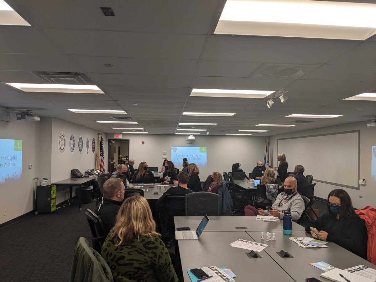 SchooLinks's tweet photo. Happy we could be a fly on the wall at @Maine_207 's lunch and learn 😀 Thanks Shawn Messer, @KenWallace207 &amp; Dr. Laura Cook for letting us join https://t.co/sNjWyZusdQ