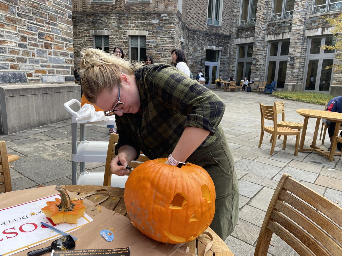 ahnelli1103's tweet image. Thanks @DukePostdocs for hosting pumpkin carving today! #Duke #pumpkincarving #postdoc #promislab