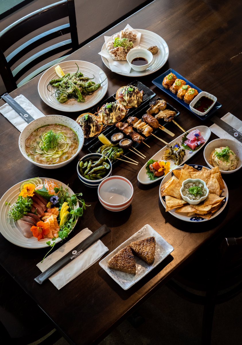 #GETinmyBELLY ! It’s #friday let’s #eatOURwaytotheWEEKEND !
.
#HALLOWEENweekend #eatyourCARBS to soak up that #booze
.
What’s your #favoriteDISH
.
#どれもこれも 食べたい…#食欲の秋　食べても#ええやん　#👍