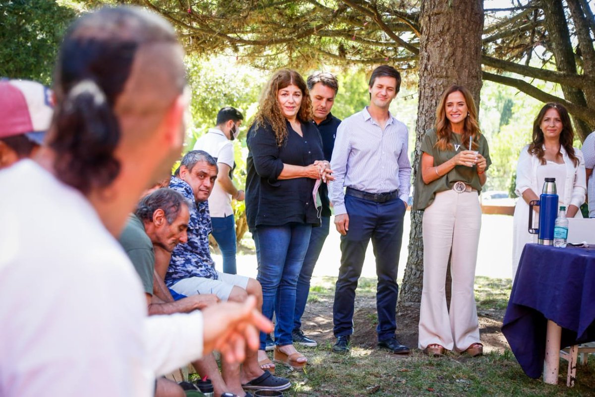 vtolosapaz's tweet photo. Es admirable el trabajo que está llevando adelante el @Sedronar con las comunidades terapéuticas en nuestro país. Hoy junto a su titular, @torresgabito y el intendente, @nico_mantegazza, estuvimos en la Fundación San Mateo, en San Vicente.
🔽 https://t.co/lVjFOa3m6Q