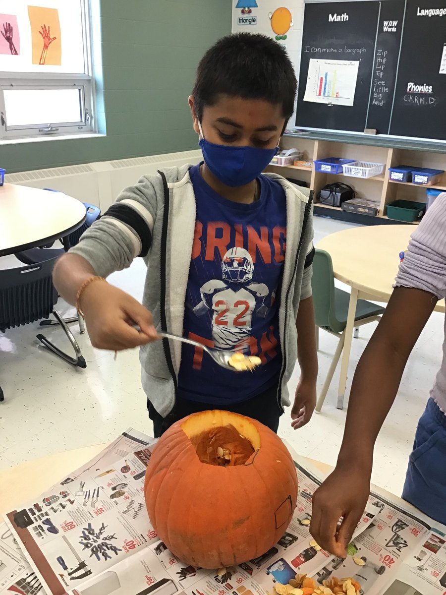 MsNurse03's tweet photo. Halloween fun &amp; pumpkin explorations.. Happy Halloween everyone! 🎃 @RedWillowPS @ZohrinM https://t.co/kIbnV5k3P9