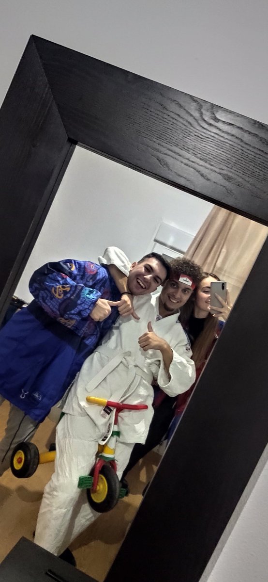 RosarioCebrian's tweet photo. Nobleza premium con Mr. wasabi @SpaceSurimi @CarlboroLight @COOPERMENDI https://t.co/rszWRZLYvx
