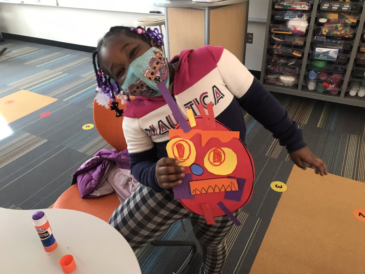 HolmesLibrary97's tweet photo. Creating our own shape monsters! #libraries97  #oakpark97 #HolmesHawks #WeAreD97 https://t.co/QlcvgWdRSb