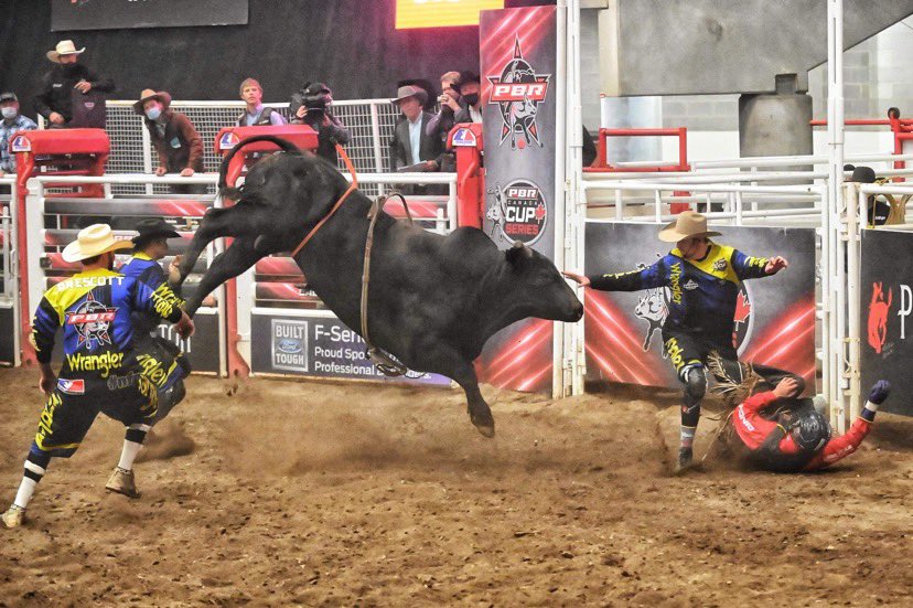 TannerByrne's tweet photo. Saskatoon SK @SaskTelCtr we are coming at you live tonight and tomorrow night for the @PBRCanada Cup Series 🤘🤙 .
•
@Wrangler #longlivecowboys #livelikety #maxpower #flyinlowe #pbr #pbrcanada #bullriding #bullfighting #nfp #nfppodcast https://t.co/qmLThmIzBW