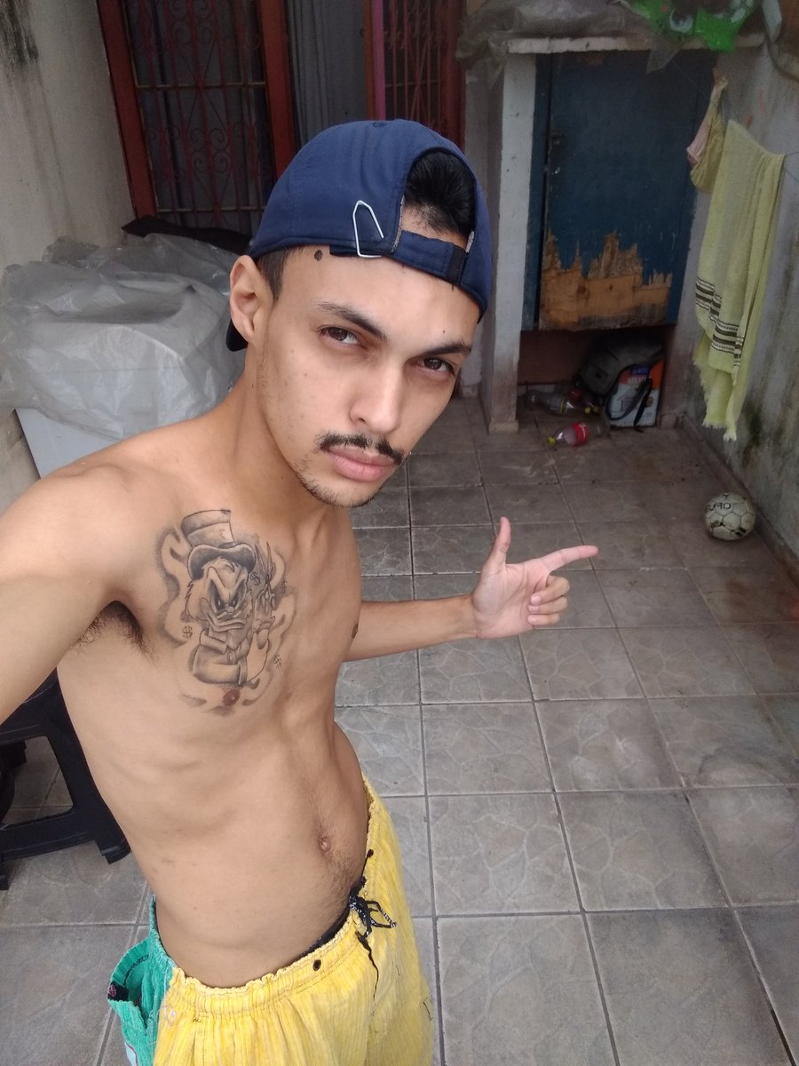DavidFr19982176's tweet photo. Boa tarde do magrinho aqui https://t.co/vMDC4ozFPV