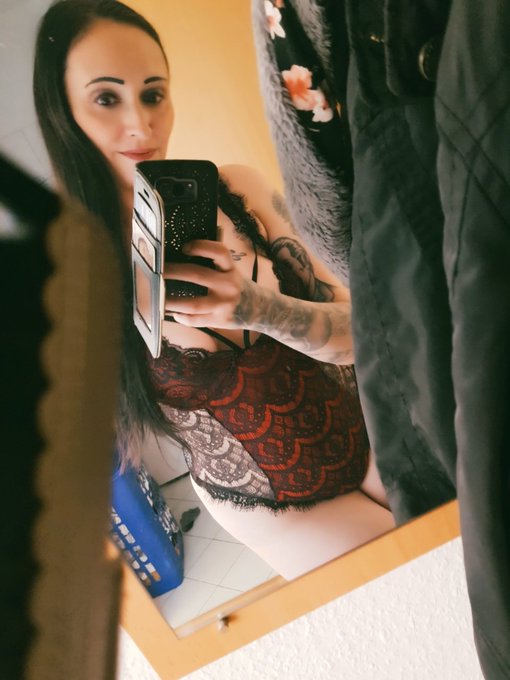 Wundergeilen Abend w&uuml;nsche ich allen meinen Fans hier. Hoffe dahon sind die meisten m&auml;nnlich und wollen<a href="/tag/gangbang"class="tags"><span>#gangbang</span></a><a href="/tag/bonitadesax"class="tags"><span>#bonitadesax</span></a><a href="/tag/bigas"class="tags"><span>#bigas</span></a><a href="/tag/fettergeilerar"class="tags"><span>#fettergeilerar</span></a>