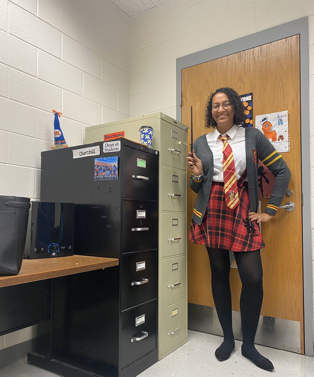 kryslowe's tweet photo. Bringing the magic to Manchester today. ✨🔮🤓#MCHS #L4L #HappyHalloween @ccpsinfo https://t.co/TBZRgl12Wm