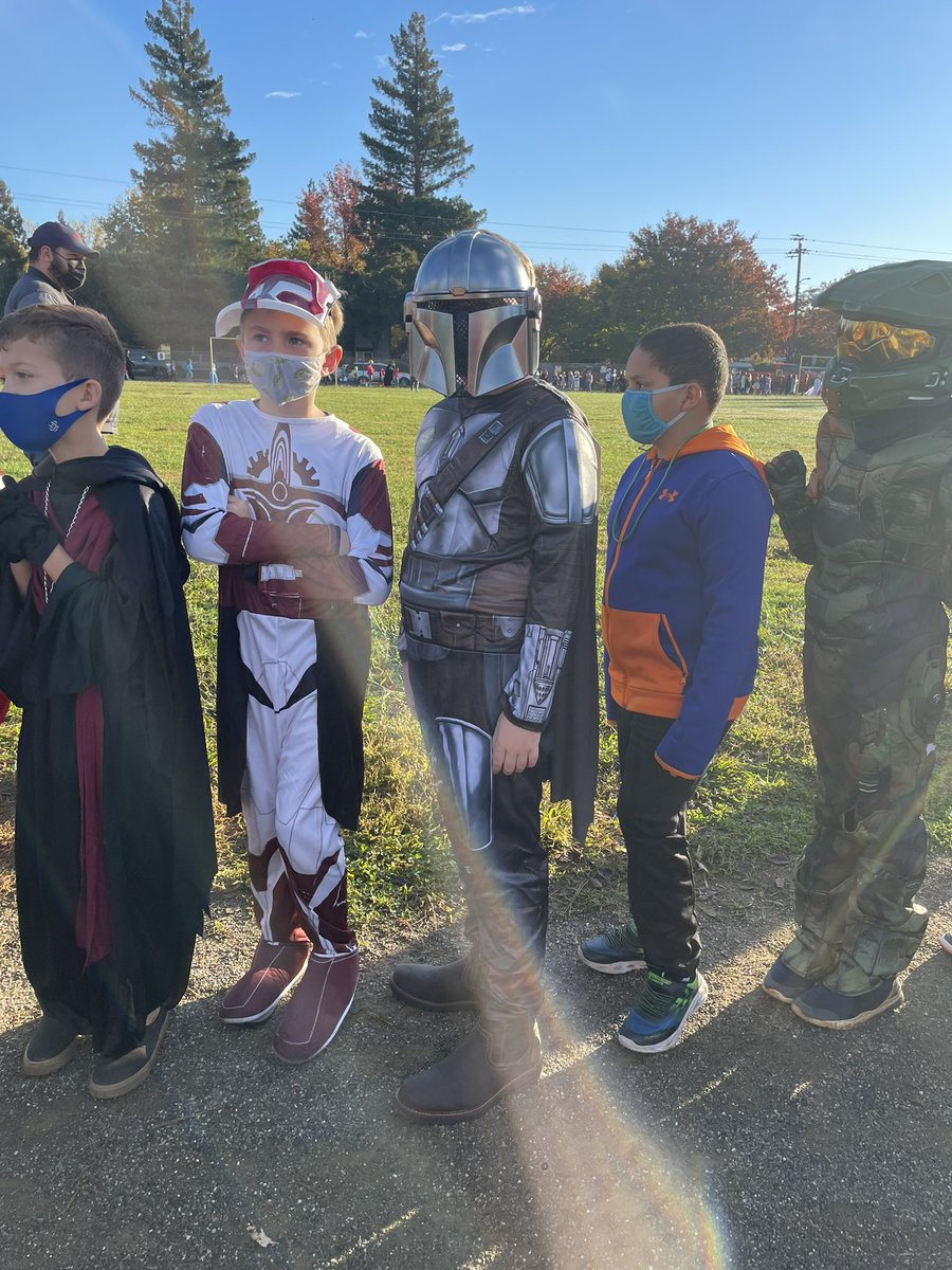 svanhout's tweet photo. @jessclarendon Mando was almost too cool for me https://t.co/iNi1TXuo74