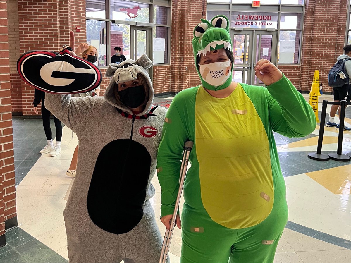 sosebees's tweet photo. Red Ribbon Week and school dress up days are my favorite! #middleschoolisfun #admingaterhaters #godawgs #beatflorida @HMSMustangPride HMSMustangPride https://t.co/fGPCcV6XY5