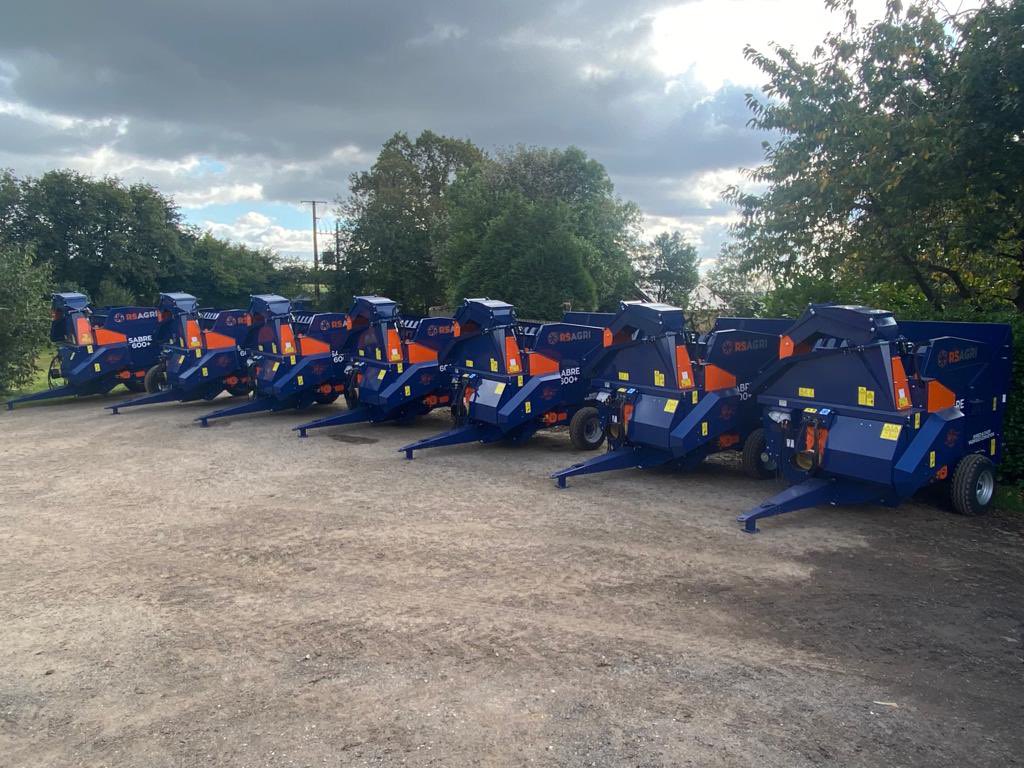 rs_agri's tweet photo. Best way to finish a Friday! 

A fresh load of SABRE 600+ in stock and ready to go. The SABRE 600+ consistently chops straw drop to 20mm minimum for TMR and beds evenly up to 25 metres #rsagri #baleprocessor #strawchopper https://t.co/Vzn8NRkYeV