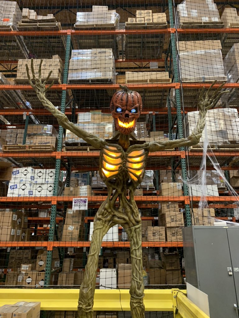 Hollowed in building 3273 shipping department 👊🏻👊🏻