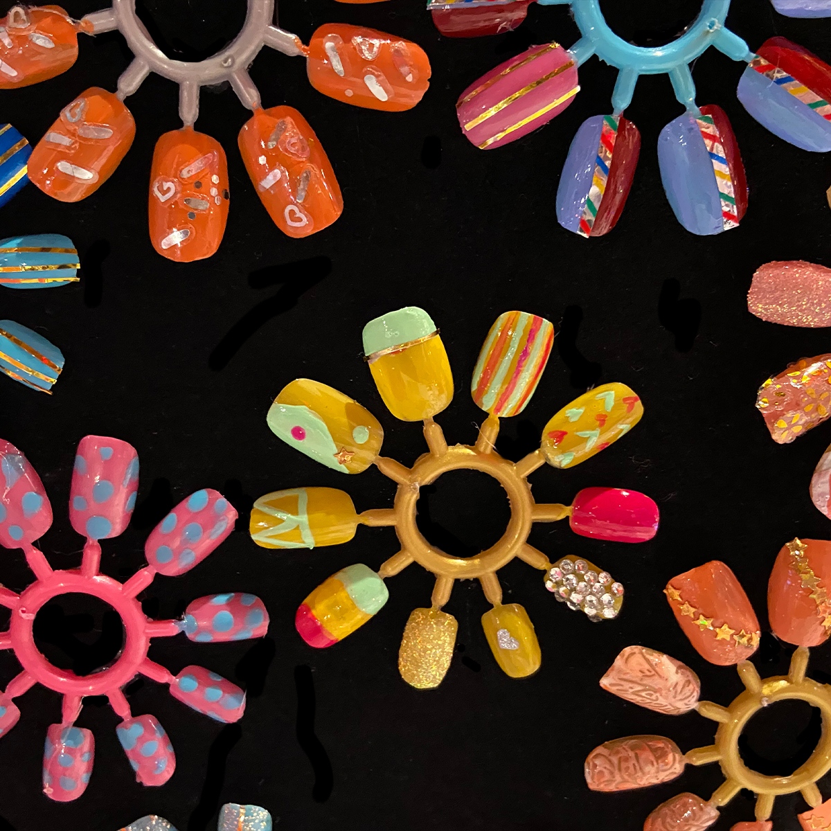 crazart's tweet photo. Create the coolest nail art with our Be Inspired 5-in-1 Ultimate Nail Spa. You can soak, massage, polish, decorate, dry and-of course-dazzle! Available exclusively at Walmart https://t.co/jo6VmHx5be.
#nailart #nails #handspa #Walmart #CraZArtOfficial #kids #fun #kidscrafts #style https://t.co/vA6mPCadMG
