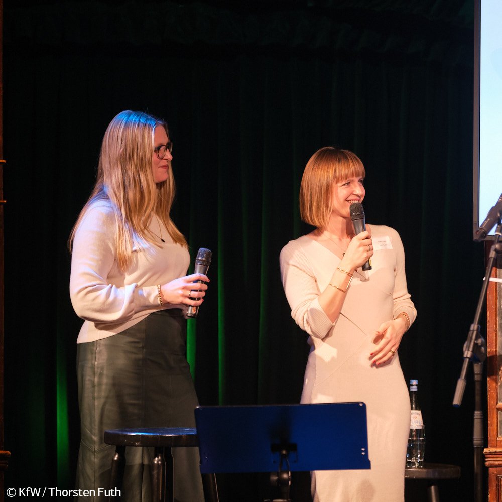 KfW's tweet photo. #KfWAwardGründen – Herzlichen Glückwunsch an die Gewinner! 🎊
Gestern auf der Preisverleihung in #Berlin wurde #Circunomics als #Bundessieger ausgezeichnet.🏆
@goheyho wurde der #Sonderpreis für ihr #SocialEntrepeneurship überreicht.
Auch Danke an: @peteraltmaier @ooia @deGUT https://t.co/o6mTtsuanY