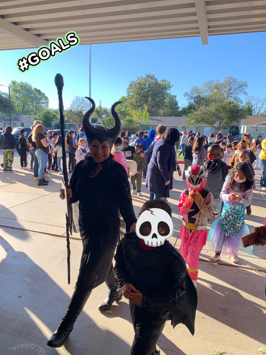 MsArias21's tweet photo. Amazing AVID Character Book Parade @SES_Eagles!Our students showed their favorite books &amp; costumes! @AVIDGISD @KristaMcClure4 @SES_Eagles @Lynna_Casiano https://t.co/K67g4kVbPN