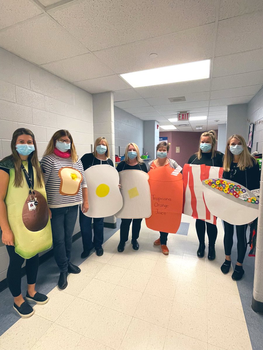 FlorczakRachel's tweet photo. Breakfast club 🎃🧡 @SMCDSB_MRO https://t.co/5UkPipynZA