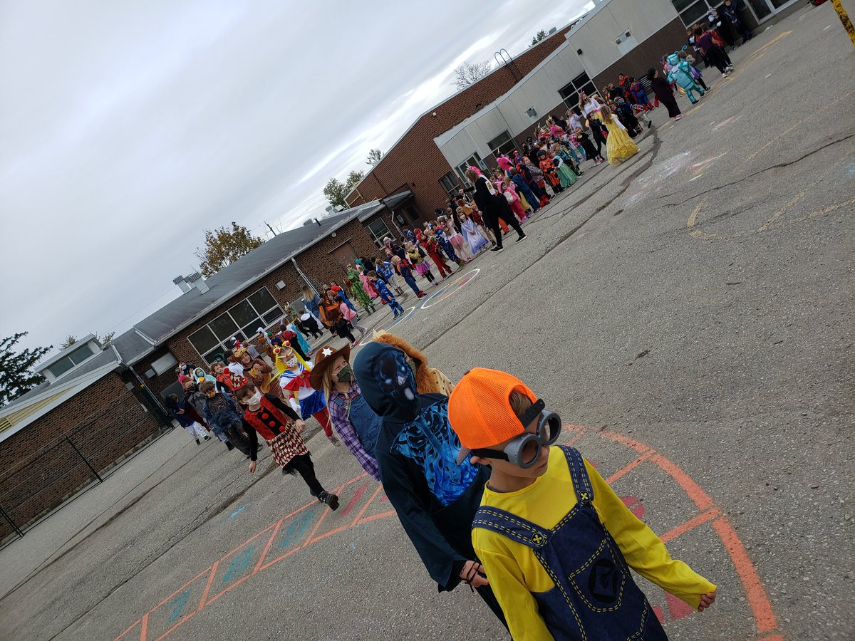 Mrs Daley Twitter Tweet: Outdoor parade to celebrate before the rainy day fun begins! @JarvisJets @GEDSB https://t.co/toWidjHORy
