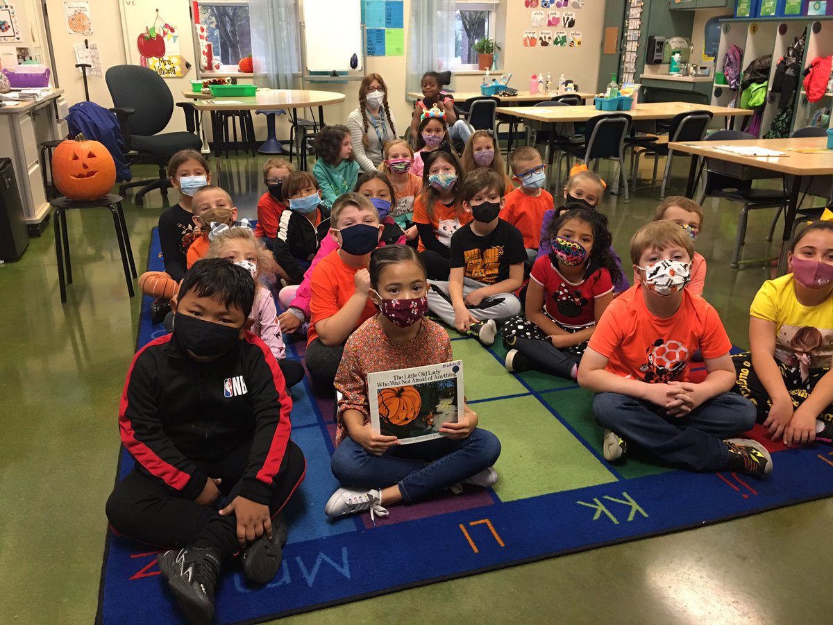 MandaWhiteCasey's tweet photo. One scary pumpkin head joined us for the reading of The Little Old Lady Who Was Not Afraid of Anything!🎃@TeachMrsVincent @JresRockets #clompclomp #wigglewiggle #shakeshake #clapclap #nodnod #booboo https://t.co/STJKuJSbK2