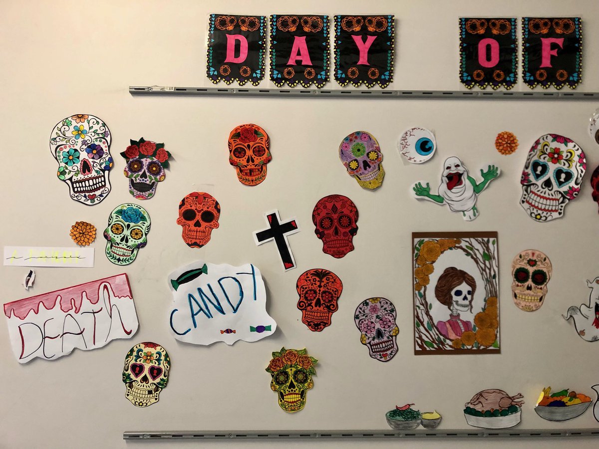 IEsteveAlbert's tweet photo. Aquest any els alumnes de 1r d'ESO han celebrat Day of the Dead (el Dia dels Morts) a l'escola.  Han mirat diversos documentals sobre aquesta festivitat mexicana, han après vocabulari clau i han construït el seu particular altar amb el menjar i les begudes preferides del difunt. https://t.co/1deonlIY1t