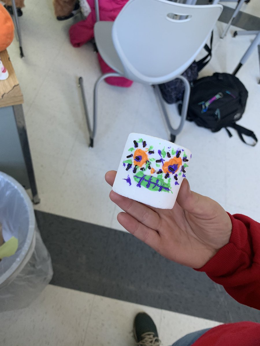 MsCastiglioneSL's tweet photo. 7th grade Spanish 1b students @syracuselatin  had some fun exploring culture and decorating their very own Calaverita today! @SyracuseSchools https://t.co/AvLBDqs09l