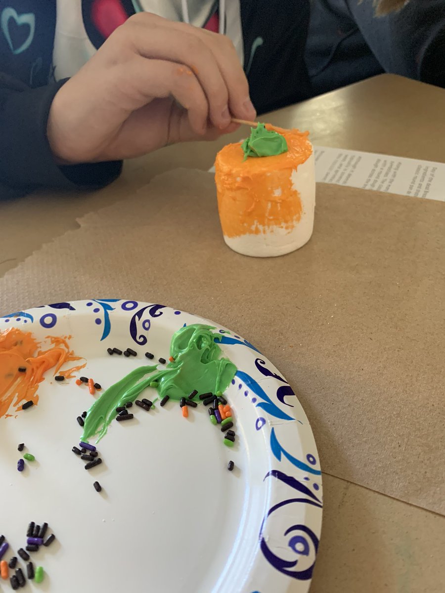 MsCastiglioneSL's tweet photo. 7th grade Spanish 1b students @syracuselatin  had some fun exploring culture and decorating their very own Calaverita today! @SyracuseSchools https://t.co/AvLBDqs09l