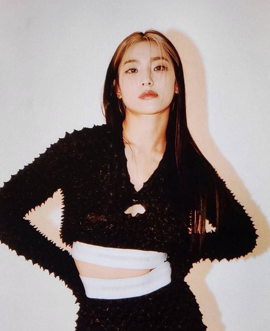 iThinkFromis's tweet photo. models are so lucky saerom chose music https://t.co/nBKdmDUdvX