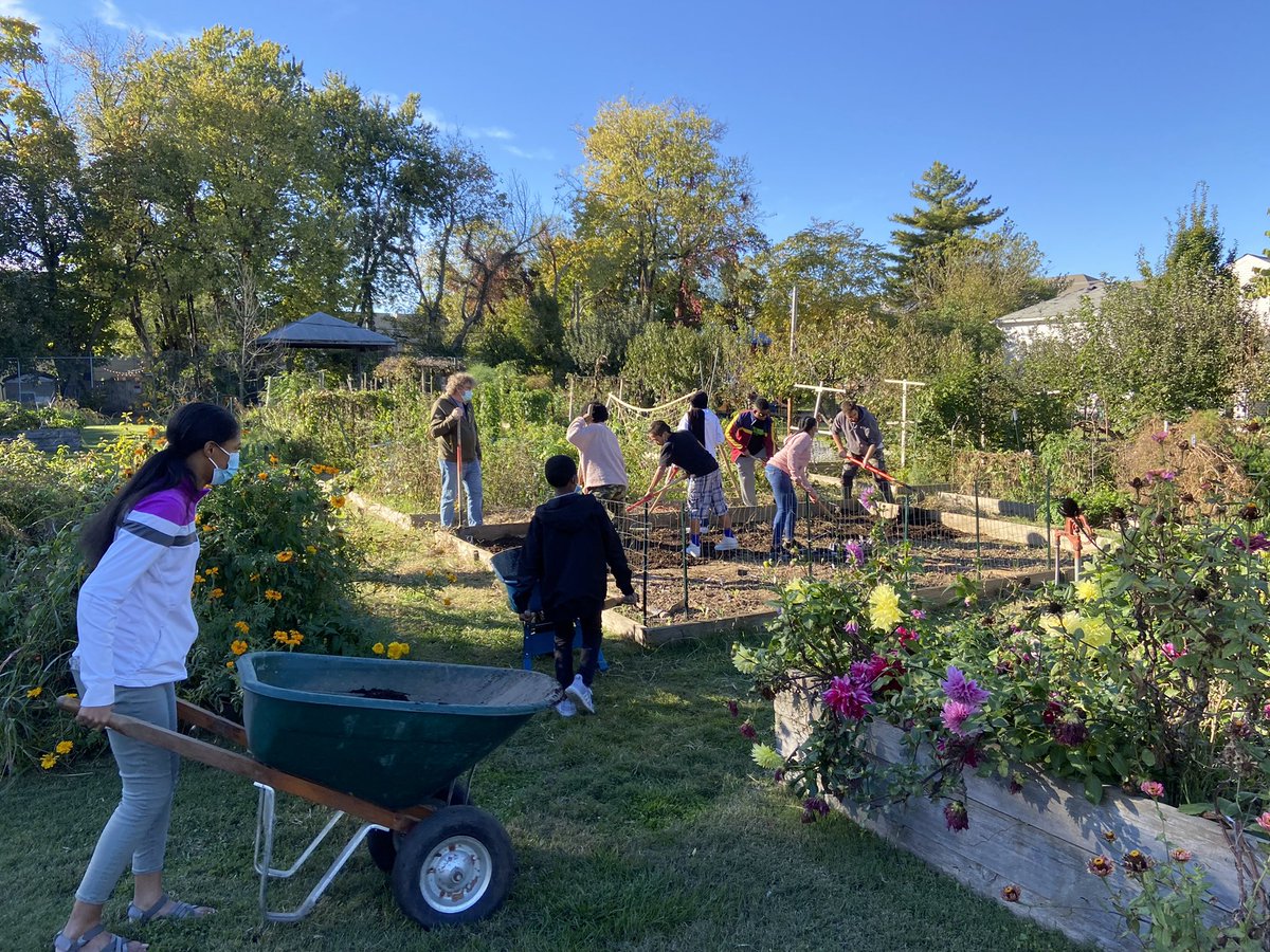 CentralLouisvi2's tweet photo. We have had so much fun through our partnership with @smoketownwell learning about the benefits or urban agriculture and composting! We look forward to continuing this work with our youth. #healthyliving #positiveyouthdevelopment https://t.co/iFy7Cr1Erp