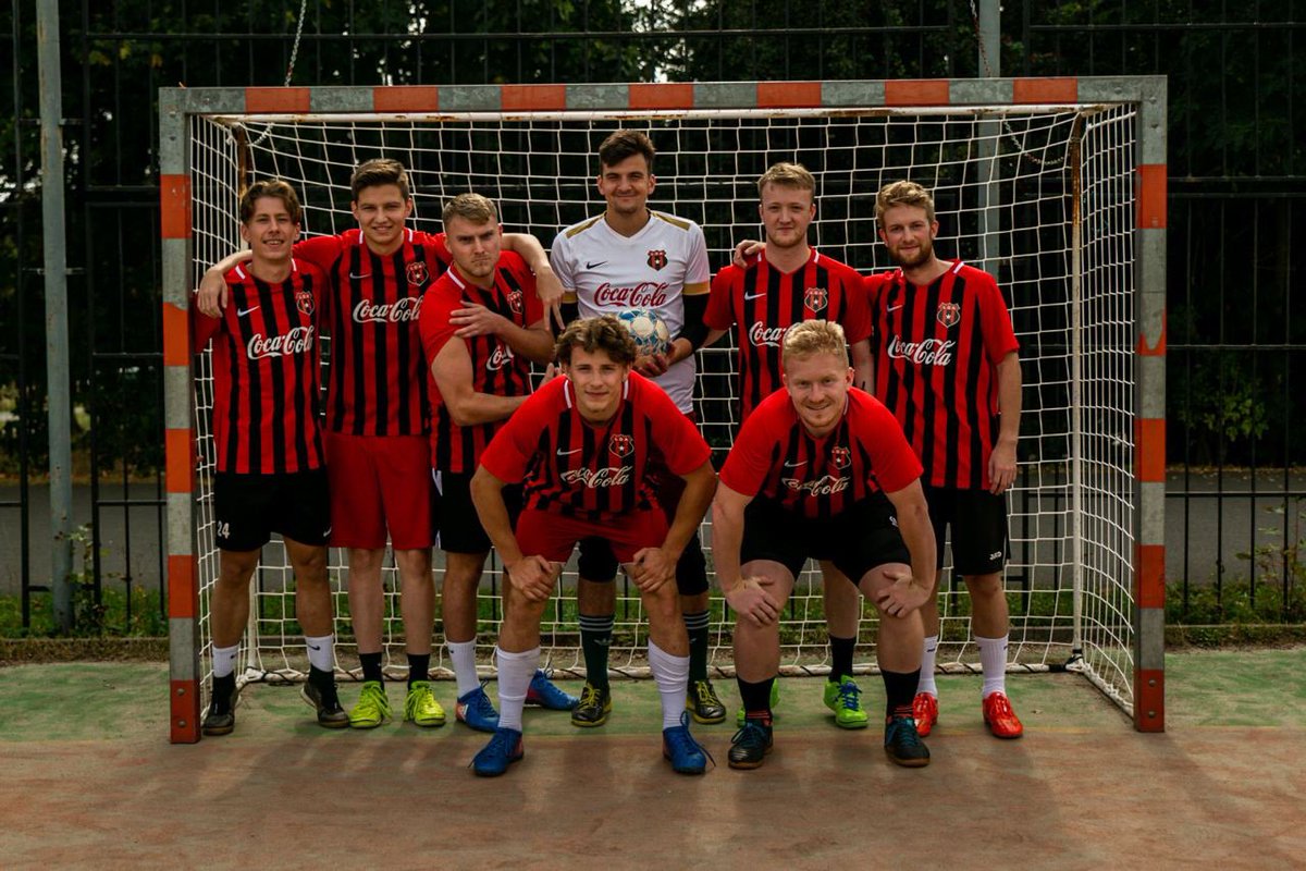 ldacr's tweet photo. MANUDOS POR EL 🌎

Desde República Checa un equipo de amigos juegan con la rojinegra en honor al exfutbolista manudo, Pavel Karoch. 🦁🇨🇿

¡Saludos Karoch Crew 69! 👊🏻 https://t.co/UTNM2IqDxY