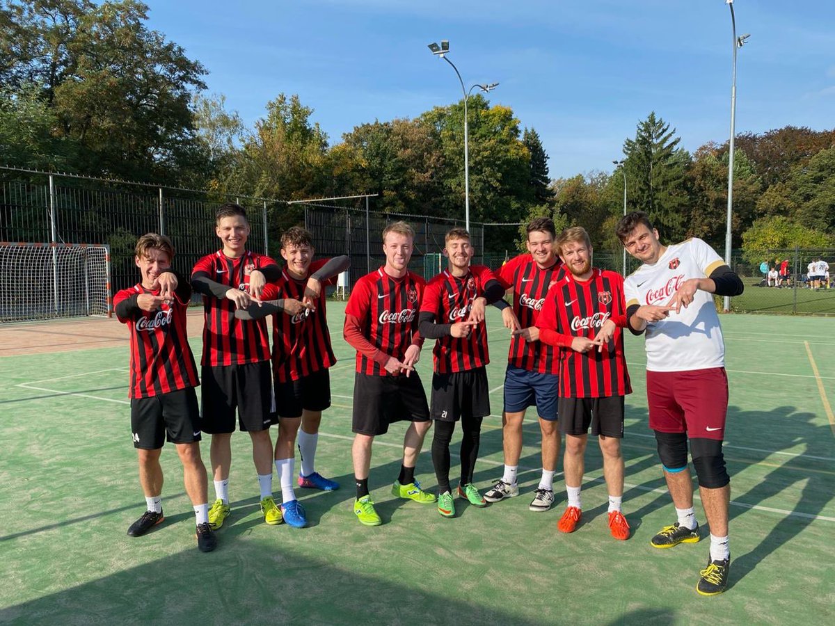 ldacr's tweet photo. MANUDOS POR EL 🌎

Desde República Checa un equipo de amigos juegan con la rojinegra en honor al exfutbolista manudo, Pavel Karoch. 🦁🇨🇿

¡Saludos Karoch Crew 69! 👊🏻 https://t.co/UTNM2IqDxY