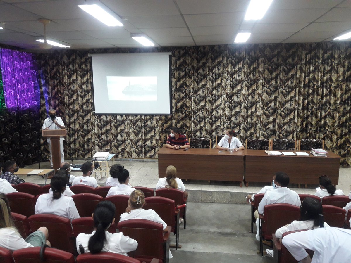 Con la presencia de la Dra Mirta Santos, Vicedirectora de Asistencia Médica Provincial, directivos de la institución y de los municipios;  se realiza en la mañana de hoy en la <a href="/UCM_StiSpiritus/">UCMSS</a> el otorgamiento de especialidades médicas a recién graduados. #CubaPorLaVida.