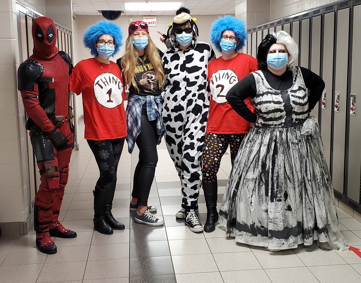 L_iliou's tweet photo. SJHN staff is getting into the Halloween spirit 🎃 @cnewmannews @_CNSC https://t.co/CwdxaL32AR