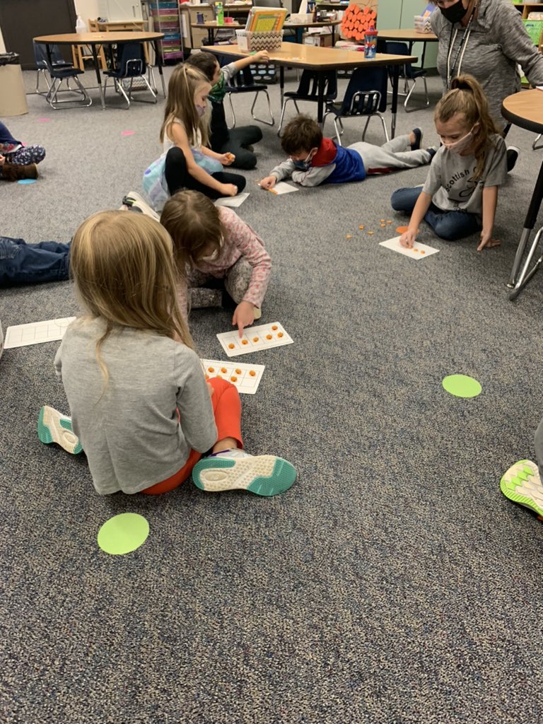 MrsHipp1st's tweet photo. Pumpkin Math! “Look Mrs. Hipp, 5 twos makes ten!” https://t.co/1F7nBAs7RI