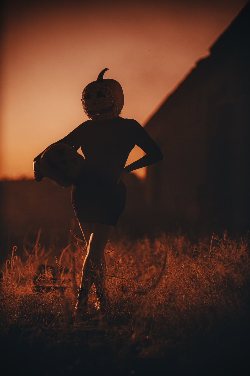 IovanyG's tweet photo. “Spooky Season” 🎃 I had to jump on the trend #pumpkinhead https://t.co/ziCGdQ6RpU