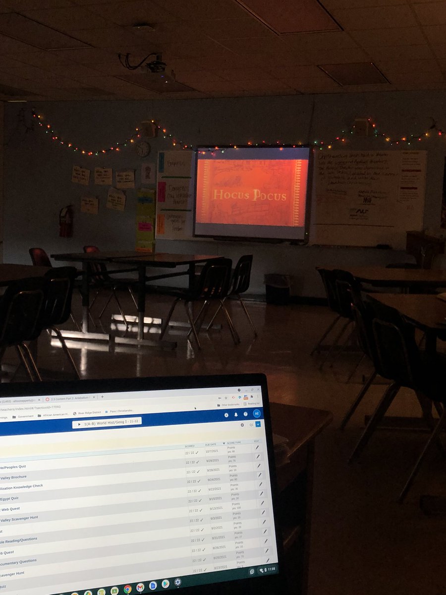 This is how we do work days. 
🎃🦇🔮🕸👻🍂🍁 
#HocusPocus #INeedToFocus