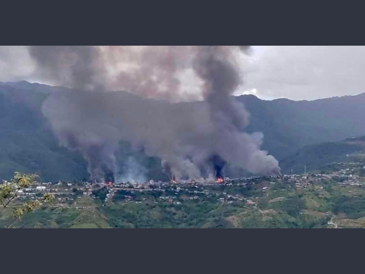 ChinHumanRights's tweet photo. CHRO reiterates call for U.N Security Council Action as Thantlang is set ablaze and Reinforcements arrive into Falam - https://t.co/70Y9cINnft

Four Cuts #WhatsHappeningInMyanmar https://t.co/jXWPiHJn5Y