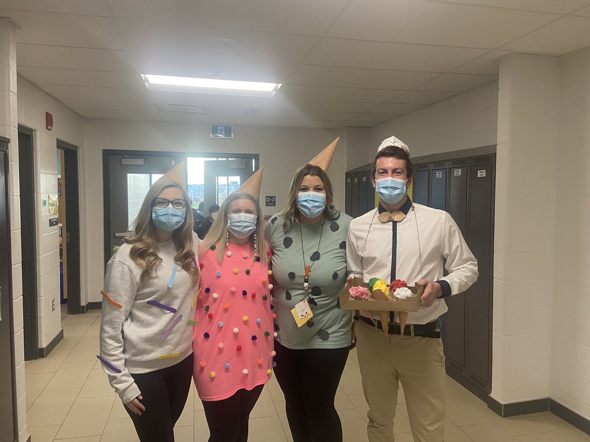 The Grade 4 team all ice screams for Halloween! 🍦🎃👻 <a href="/SharlandMr/">Mr. Sharland</a> <a href="/DDWSilva/">Erica Silva</a> <a href="/MsJLee123/">Ms. Lee</a>