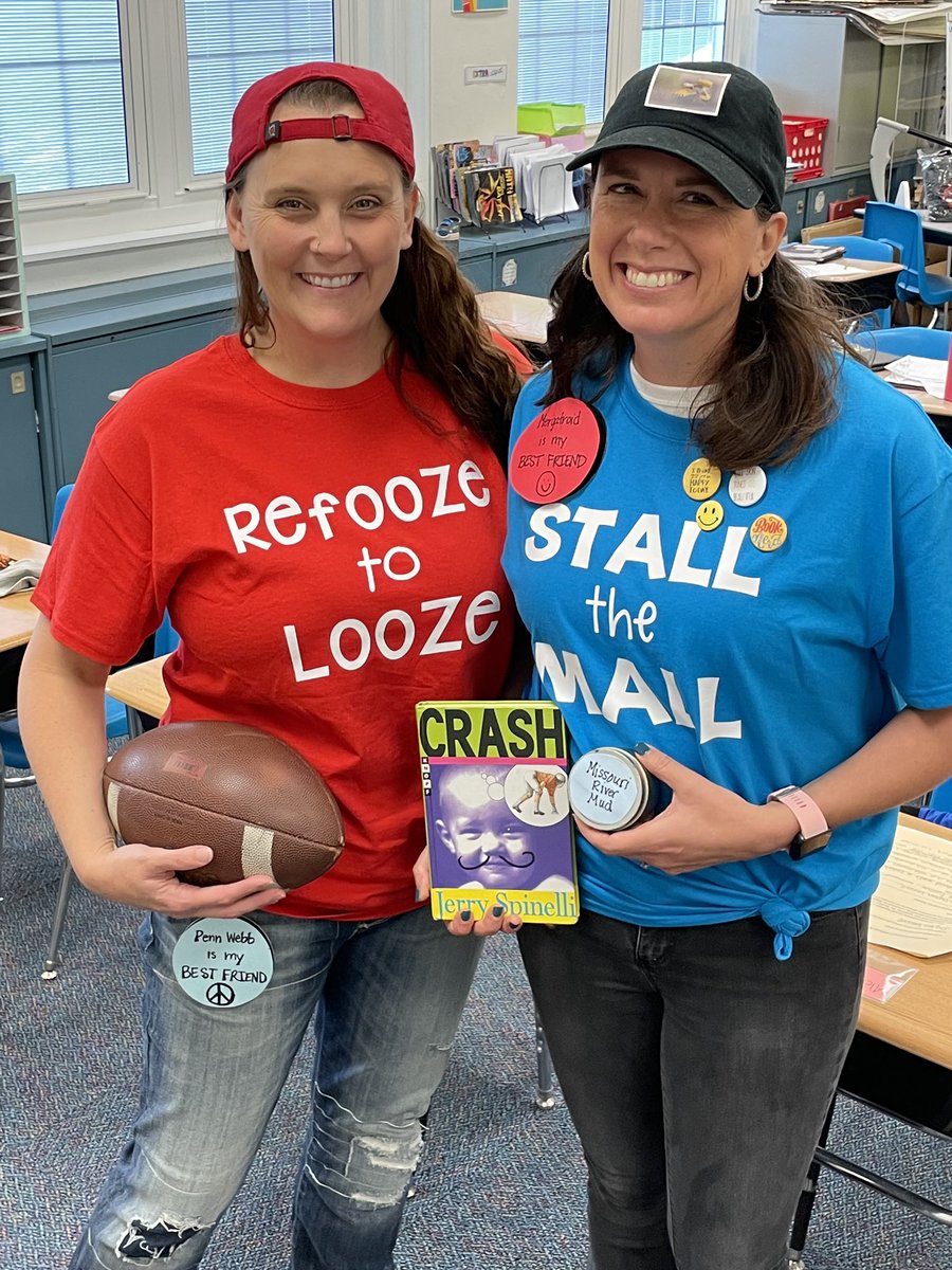 BetterwithaBook's tweet image. Hey @JerrySpinelli1!! Look who came to @HopewellES for Halloween! Our  students were so excited to see Penn Webb and Crash show up this morning! We just finished reading CRASH! #pennwebbismybestfriend #stallthemall