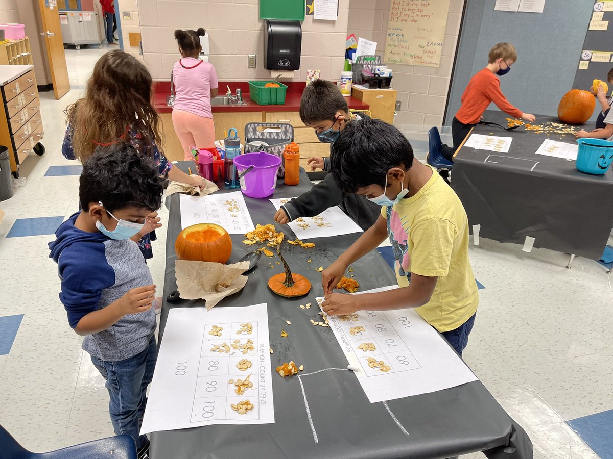 MrsPalcher's tweet photo. What a fun day doing math and science with pumpkins! @AldrinEagles @fcpsnews #handsOnLearning #pumpkins #math #Science https://t.co/jYWjpOJgTH